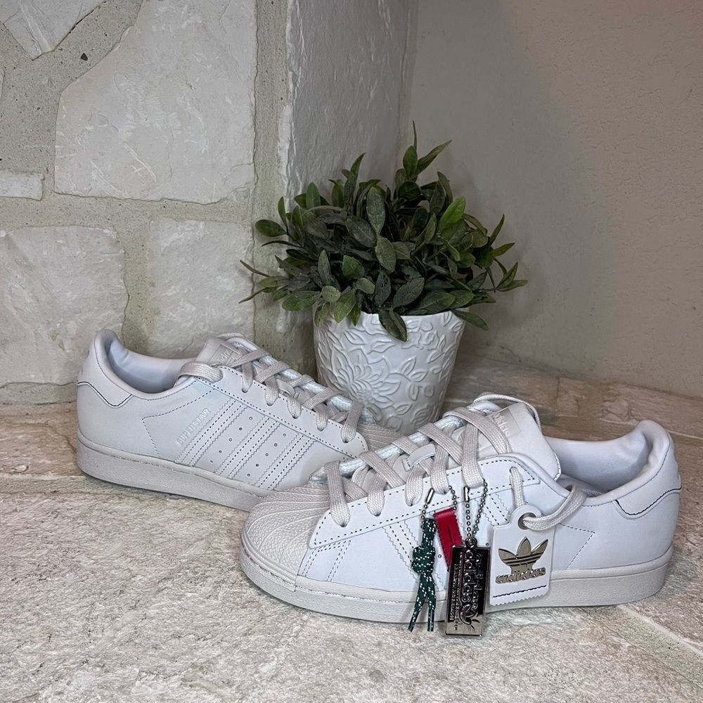 Adidas superstar originals off white low tops red and green stitching sz 5.5